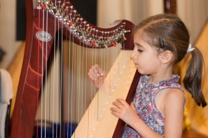 Ajooni Singh enjoyed her first harp concert where she participated enthusiastically in the Twinkle Twinkle Ensemble.